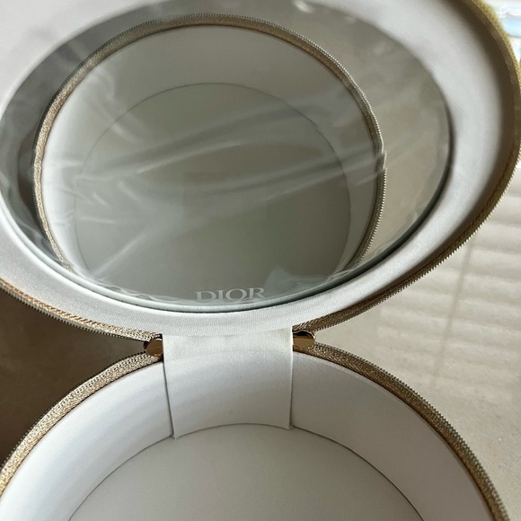 Dior Round Mirrored Vanity - Picture 6 of 6